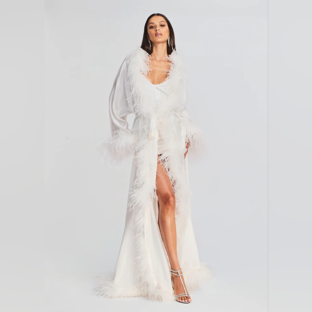 Elegant White Feather Trim Robe